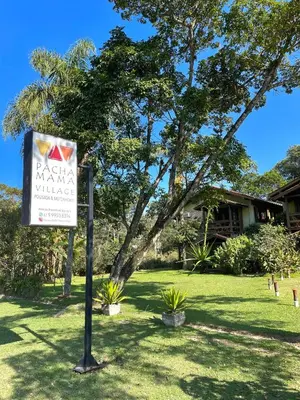 Um jardim no exterior de Pousada Pacha Mama Village Bombinhas