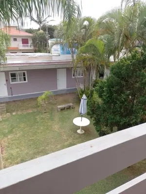 Um jardim no exterior de Hotel Pousada Ilha do Mar Bombinhas