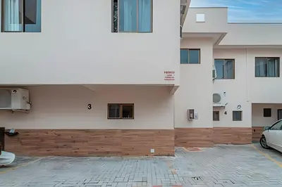 O edifício onde o apartamento está situado