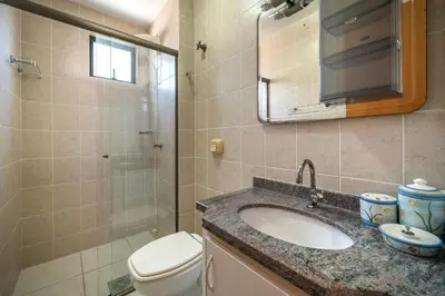 Uma casa de banho em Aluguel Apartamento 2 quartos 100m Mar Bombas/SC