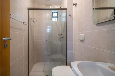Uma casa de banho em Aluguel Apartamento 2 quartos 100m Mar Bombas/SC