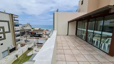 Uma vista do mar geral ou uma vista do mar a partir do apartamento