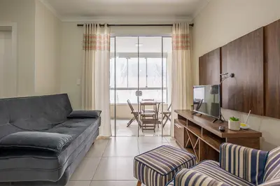 Uma área de estar em Aluguel Apartamento 2 quartos s/ 1 suíte Bombas/SC