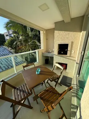 Uma televisão e/ou sistema de entretenimento em María Augusta. Apto 304