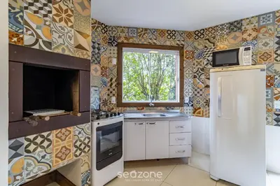 A cozinha ou kitchenette de Lindo condomínio em meio à natureza em Bombinhas VLE