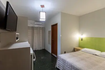 Uma cama ou camas num quarto em Pousada Cores do Mar | Conforto com Piscina em Bombinhas
