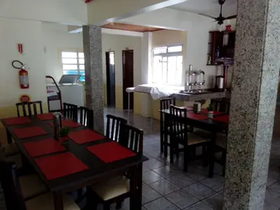 Um restaurante ou outro lugar para comer em Maranata Hotel