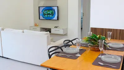 Uma televisão e/ou sistema de entretenimento em 1074 - Apartamento para locação no centro de Bombinhas