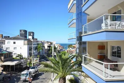 Uma vista do mar geral ou uma vista do mar a partir do apartamento