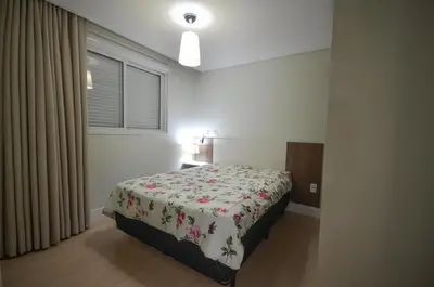 Uma cama ou camas num quarto em 1032 - Apartamento para locação no centro de Bombinhas - Residencial Boulervard - 210