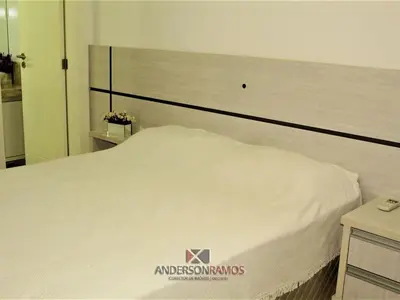 Uma cama ou camas num quarto em 1049 - Praia de Bombinhas locação de temporada - Residencial Egídio Pinheiro Apto 305 B