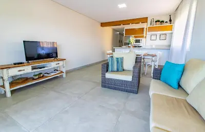 Uma televisão e/ou sistema de entretenimento em 1078 - Apartamento com vista para o mar em Bombinhas