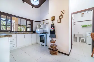 A cozinha ou kitchenette de Praia do Mariscal, casa para10 pessoas, Casa Marixca