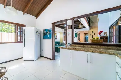 A cozinha ou kitchenette de Praia do Mariscal, casa para10 pessoas, Casa Marixca