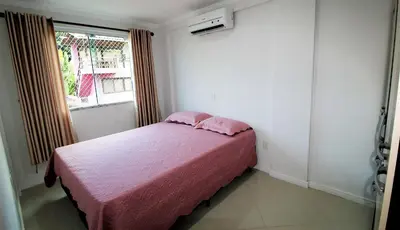 Uma cama ou camas num quarto em 1020 - Apto 03 dormitórios para locação em Bombinhas - Residencial Alameda Verde Apto 201