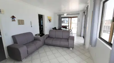 Uma área de estar em 1021 - Cobertura em Bombinhas com Vista para o Mar