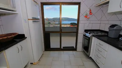 A cozinha ou kitchenette de 1027 - Cobertura para locação em Bombinhas com piscina - Residencial Baia Azul Apto 503 A