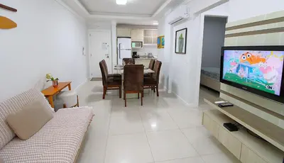 Uma televisão e/ou sistema de entretenimento em 1040 - Apartamento para locação em Bombinhas - Residencial Egídio Pinheiro Apto 206 A