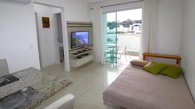 Uma televisão e/ou sistema de entretenimento em 1041 - Apartamento na Praia de Bombinhas para locação - Residencial Egídio Pinheiro 304 B