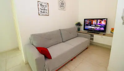 Uma televisão e/ou sistema de entretenimento em 1055 - Apartamento para locação em Bombinhas - Residencial Atalanta Apto 204 B