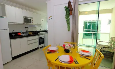 A cozinha ou kitchenette de 1055 - Apartamento para locação em Bombinhas - Residencial Atalanta Apto 204 B