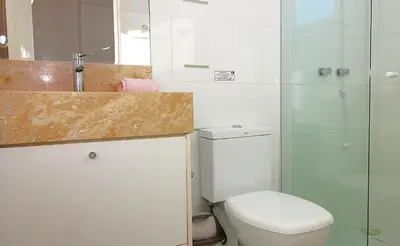 Uma casa de banho em 1055 - Apartamento para locação em Bombinhas - Residencial Atalanta Apto 204 B