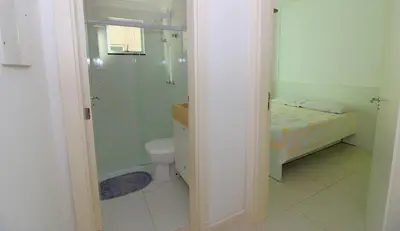 Uma casa de banho em 1055 - Apartamento para locação em Bombinhas - Residencial Atalanta Apto 204 B