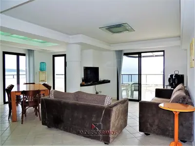 Uma televisão e/ou sistema de entretenimento em 1060 - Cobertura Duplex com Linda Vista Para o Mar