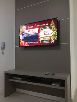 Uma televisão e/ou sistema de entretenimento em ALTO PADRÃO - LINDA VISTA MAR