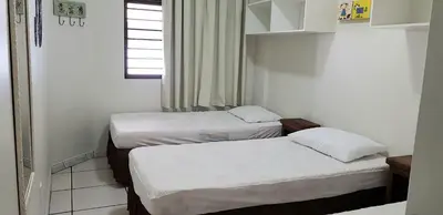 Uma cama ou camas num quarto em Apto pé na areia em Meia Praia Itapema, 3 dormitórios