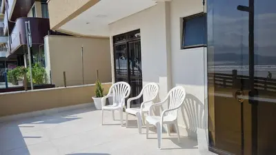 Uma varanda ou terraço em Apto pé na areia em Meia Praia Itapema, 3 dormitórios
