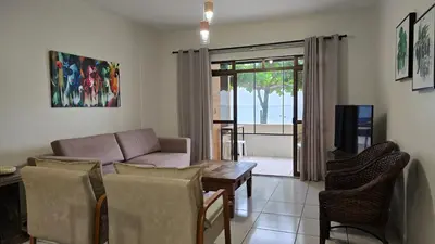 Uma televisão e/ou sistema de entretenimento em Apto pé na areia em Meia Praia Itapema, 3 dormitórios