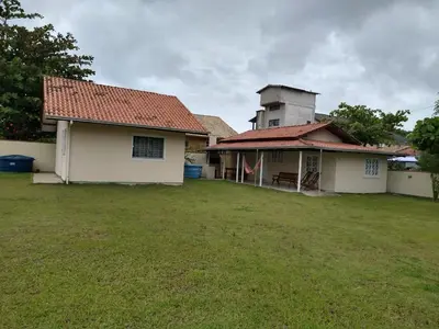A planta de Casa térrea em Mariscal - Bombinhas - 4 a 8 pessoas