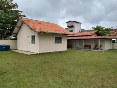 A planta de Casa térrea em Mariscal - Bombinhas - 4 a 8 pessoas