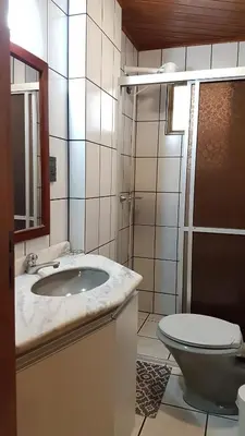 Uma casa de banho em Apto na quadra do mar em Meia Praia Itapema, 2 dorm, 6 pessoas