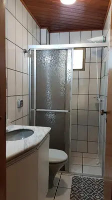 Uma casa de banho em Apto na quadra do mar em Meia Praia Itapema, 2 dorm, 6 pessoas