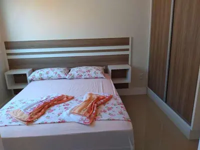 Uma cama ou camas num quarto em Ap Praia De Palmas