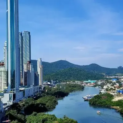 Apto na Quadra do Mar e Vista para o Rio
