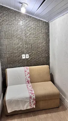 Uma área de estar em Cantinho da kel 02, apto térreo de um dormitório, cozinha e banheiro, acomoda 3 pessoas