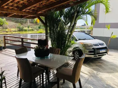 A planta de Cantinho da kel 02, apto térreo de um dormitório, cozinha e banheiro, acomoda 3 pessoas
