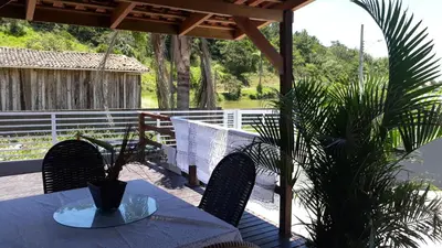 Uma varanda ou terraço em Cantinho da kel 02, apto térreo de um dormitório, cozinha e banheiro, acomoda 3 pessoas