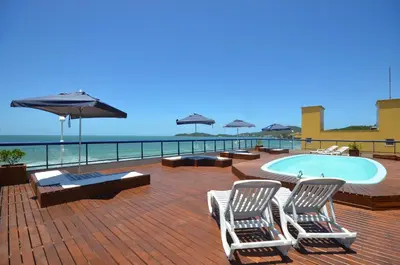 A piscina em ou perto de Pousada Garatéia
