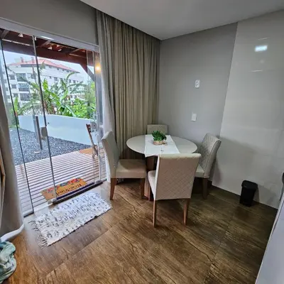 Uma área de estar em Loft para Casal pertinho da Praia de Bombinhas Centro