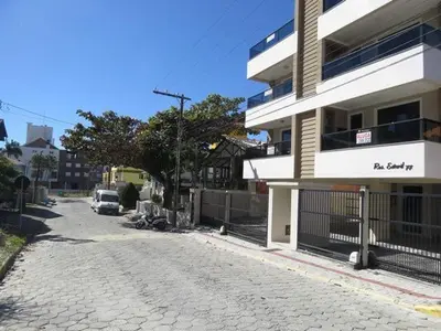 O edifício onde o apartamento está situado