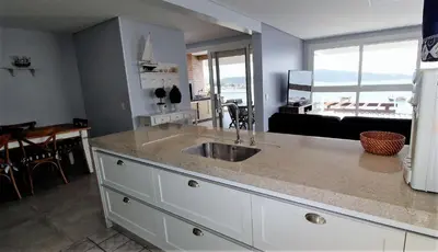A cozinha ou kitchenette de 1080 - Apartamento com vista para o mar em Bombinhas