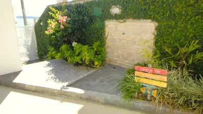 Um jardim no exterior de 1080 - Apartamento com vista para o mar em Bombinhas