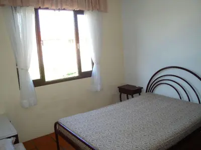 Uma cama ou camas num quarto em Seu lugar no paraiso... 150 metros da praia central