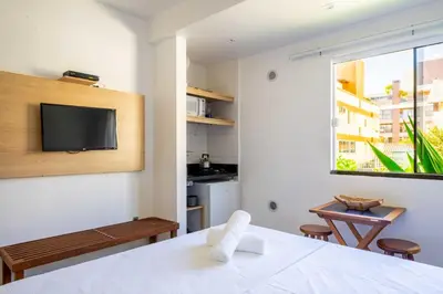 Uma televisão e/ou sistema de entretenimento em Pousada Casa de Praia