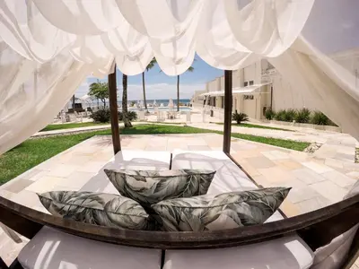 Uma área de estar em Itapema Beach Hotel & Convention