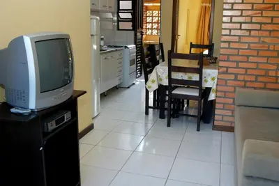 A cozinha ou kitchenette de Pousada e Residencial Canto Verde...a uma quadra da melhor praia...
